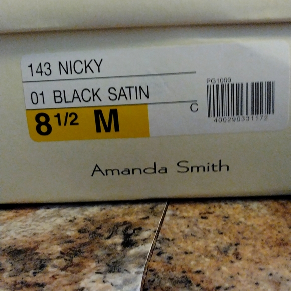 EUC  Amanda Smith Black Satin heels - Picture 8 of 9